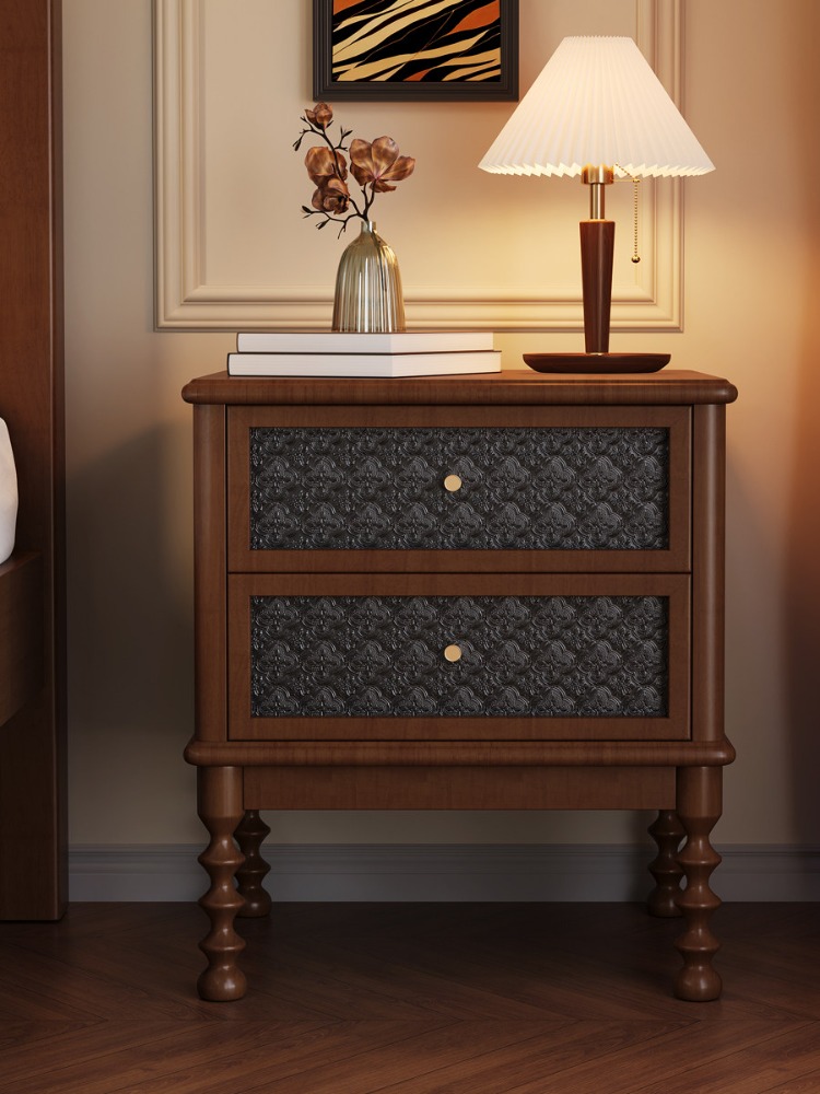 Solid Wood Nightstand 2 Drawers - طاولات جانبية عتيقة الطراز مع زجاج