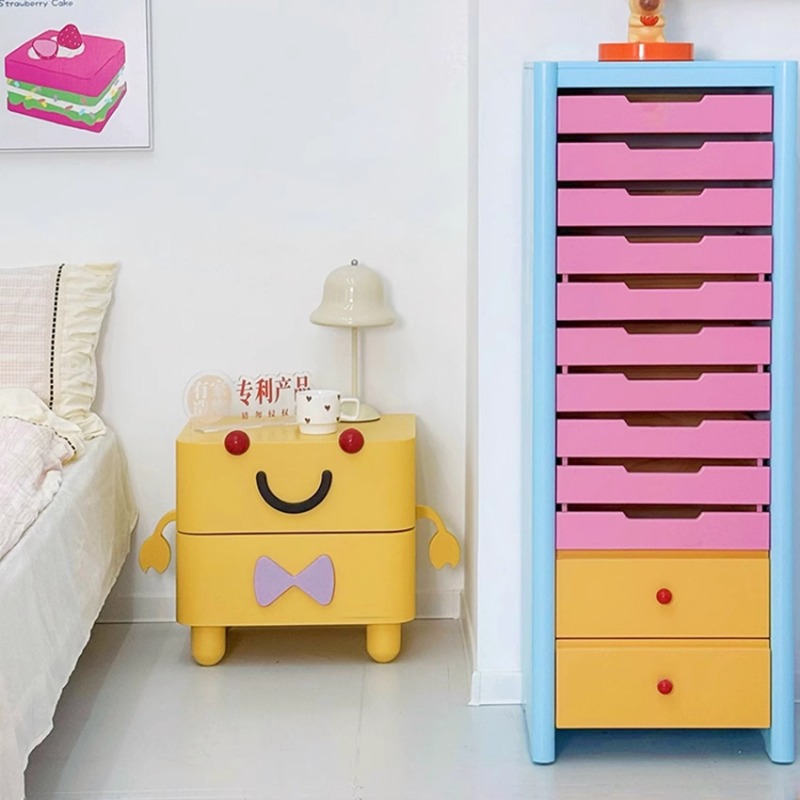 طاولة بجانب السرير كرتونية، أث - مراجعة Solid Wood Nightstand 2 Drawers وسعره